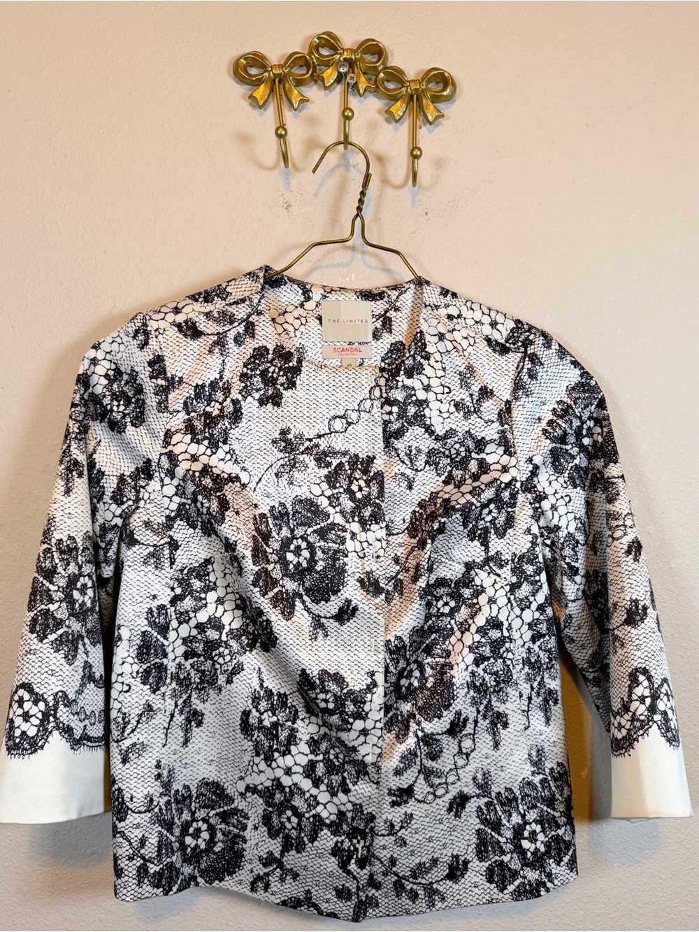 The Limited Scandal Collection Black & White Floral Lace-Print Blazer. Size XS
